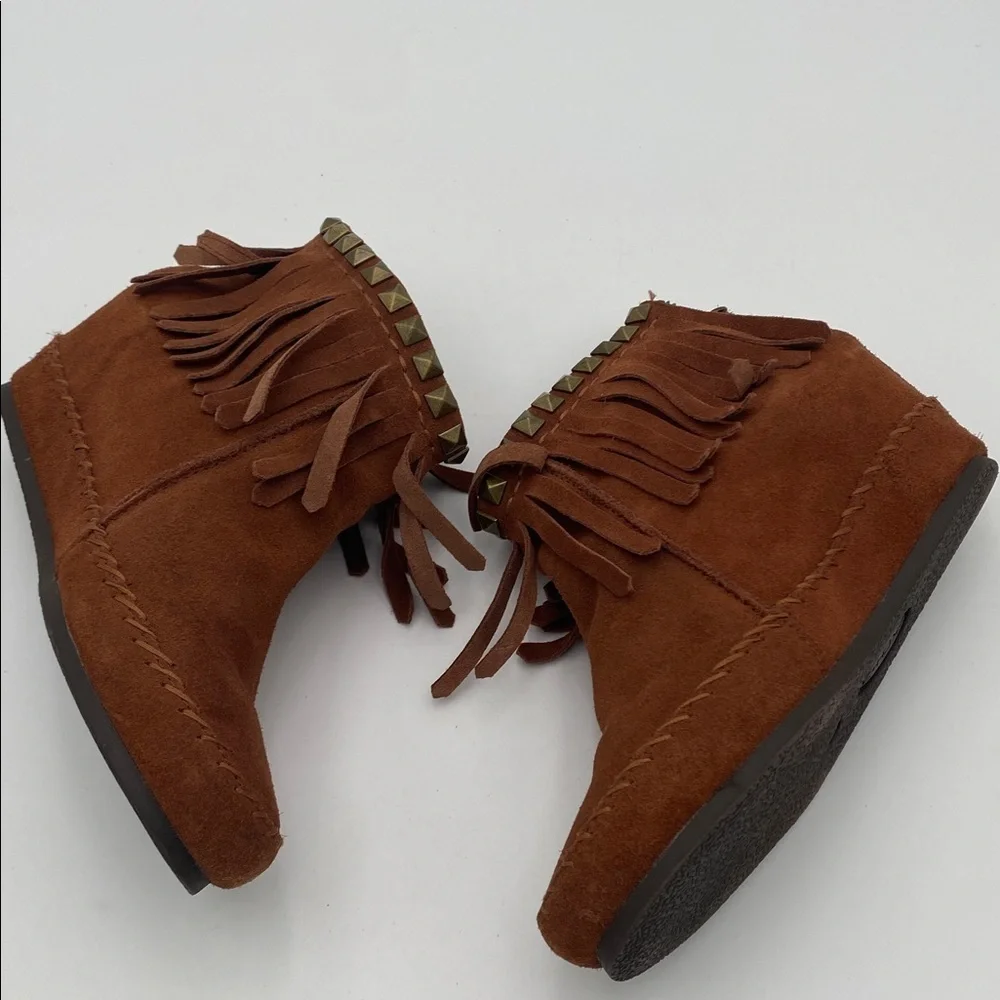Skechers durable suede